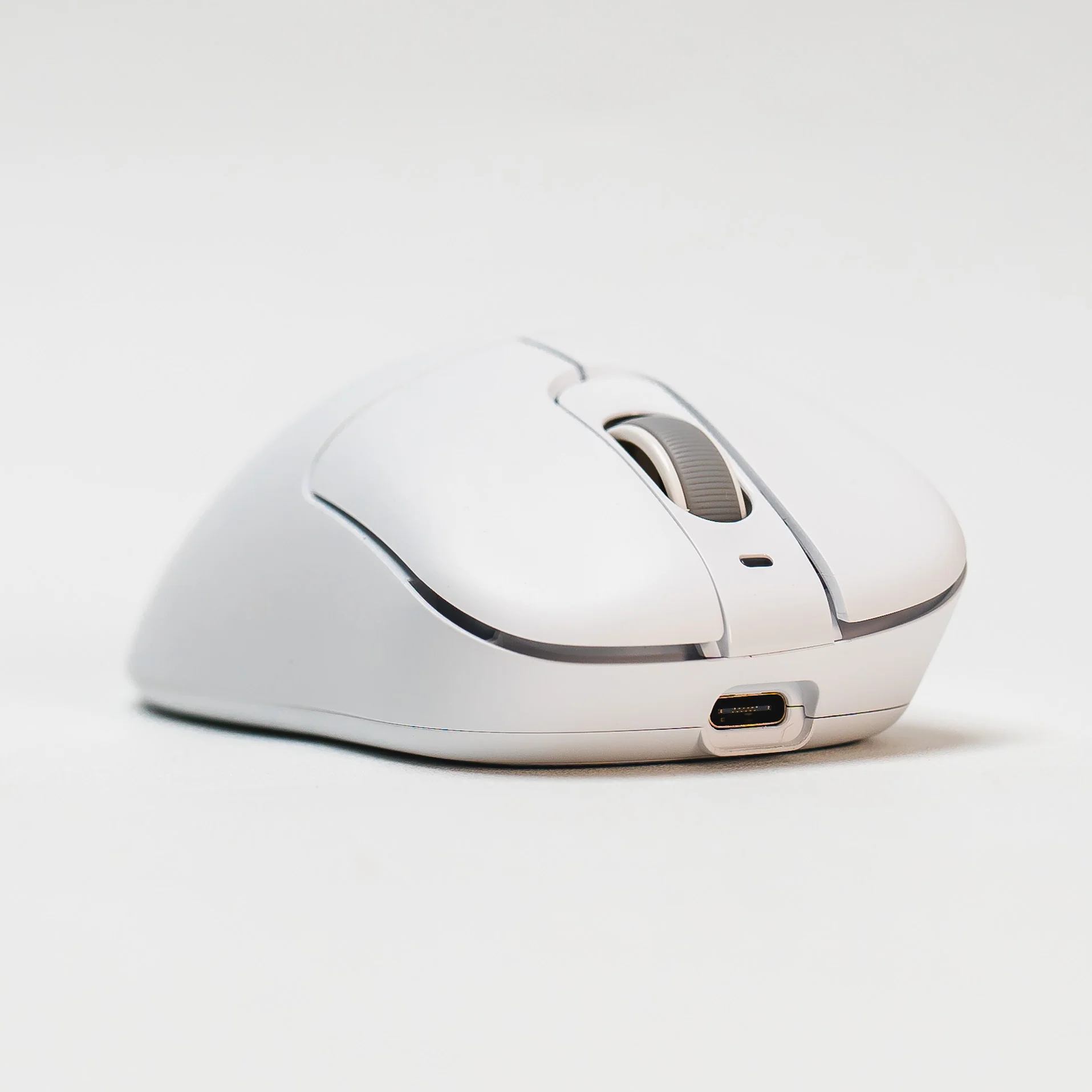 ATLAS Ergonomic Ultralight Wireless Gaming Mouse - Image 10