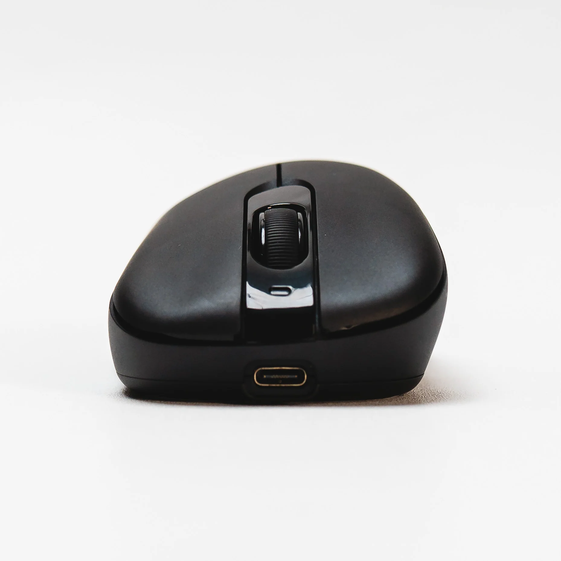 ATLAS Ergonomic Ultralight Wireless Gaming Mouse - Image 7