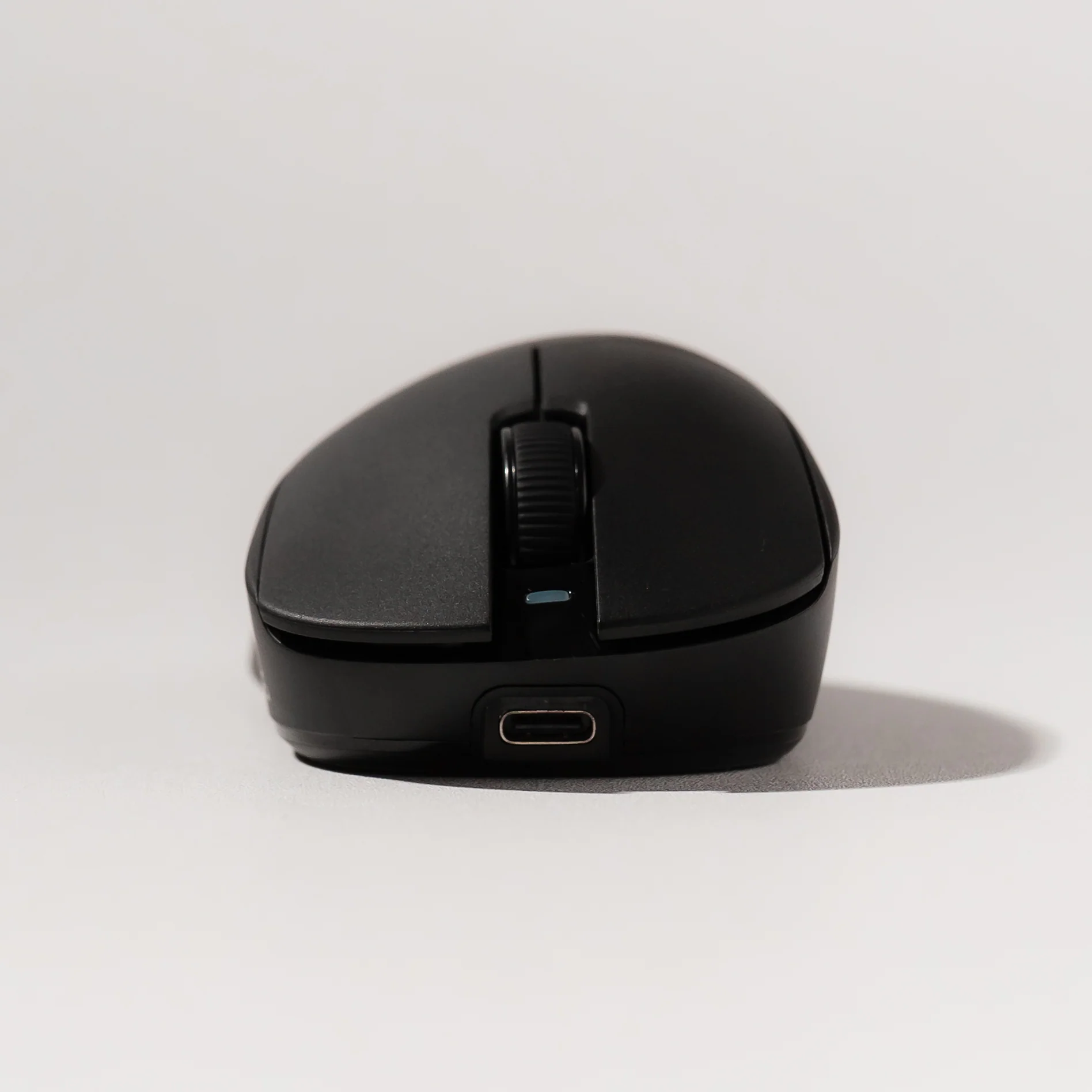 ATLAS Lite Ergonomic Ultralight Wireless Ergo Gaming Mouse - Image 9