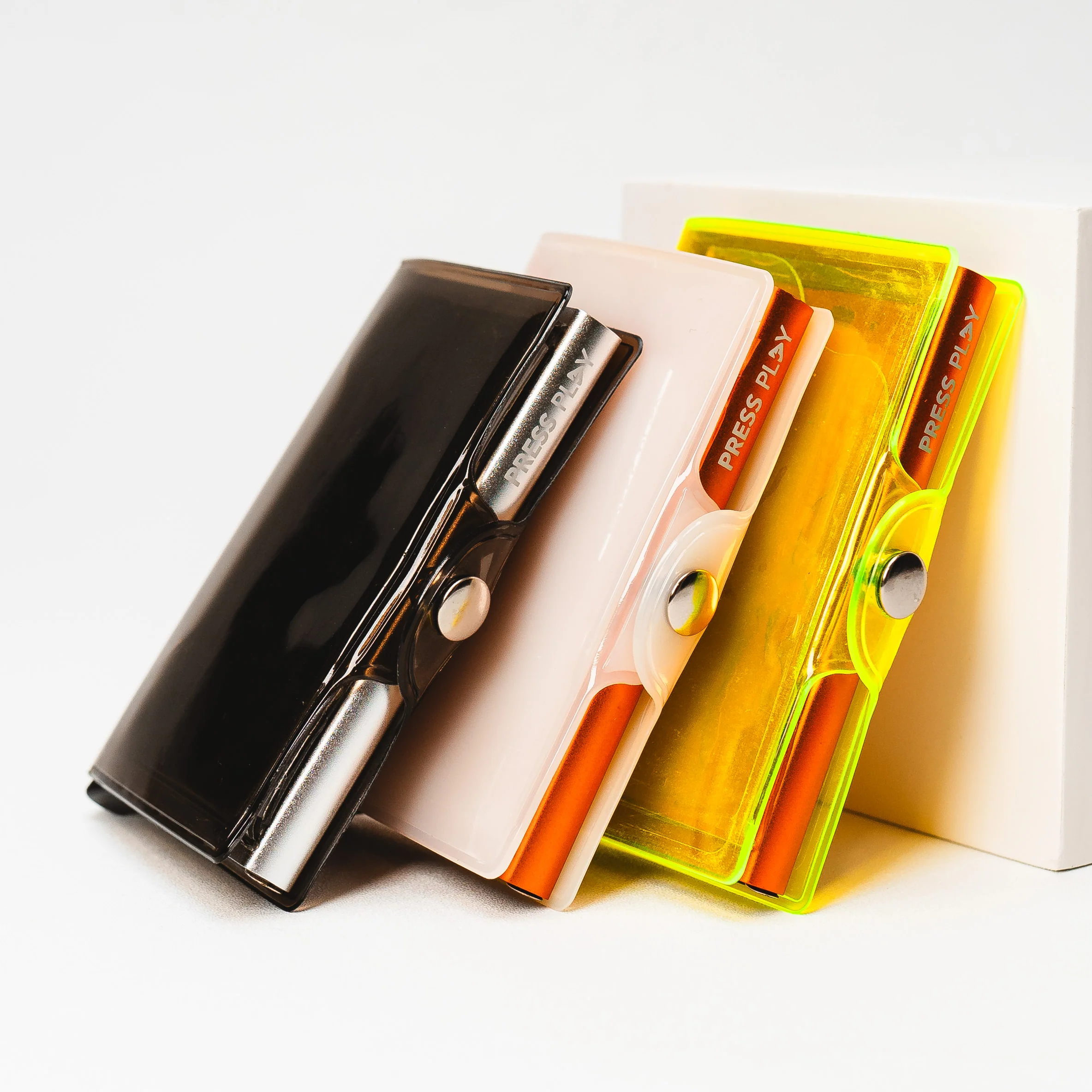 CLASSIC Clear RFID Pop Up Card Wallet - Image 4