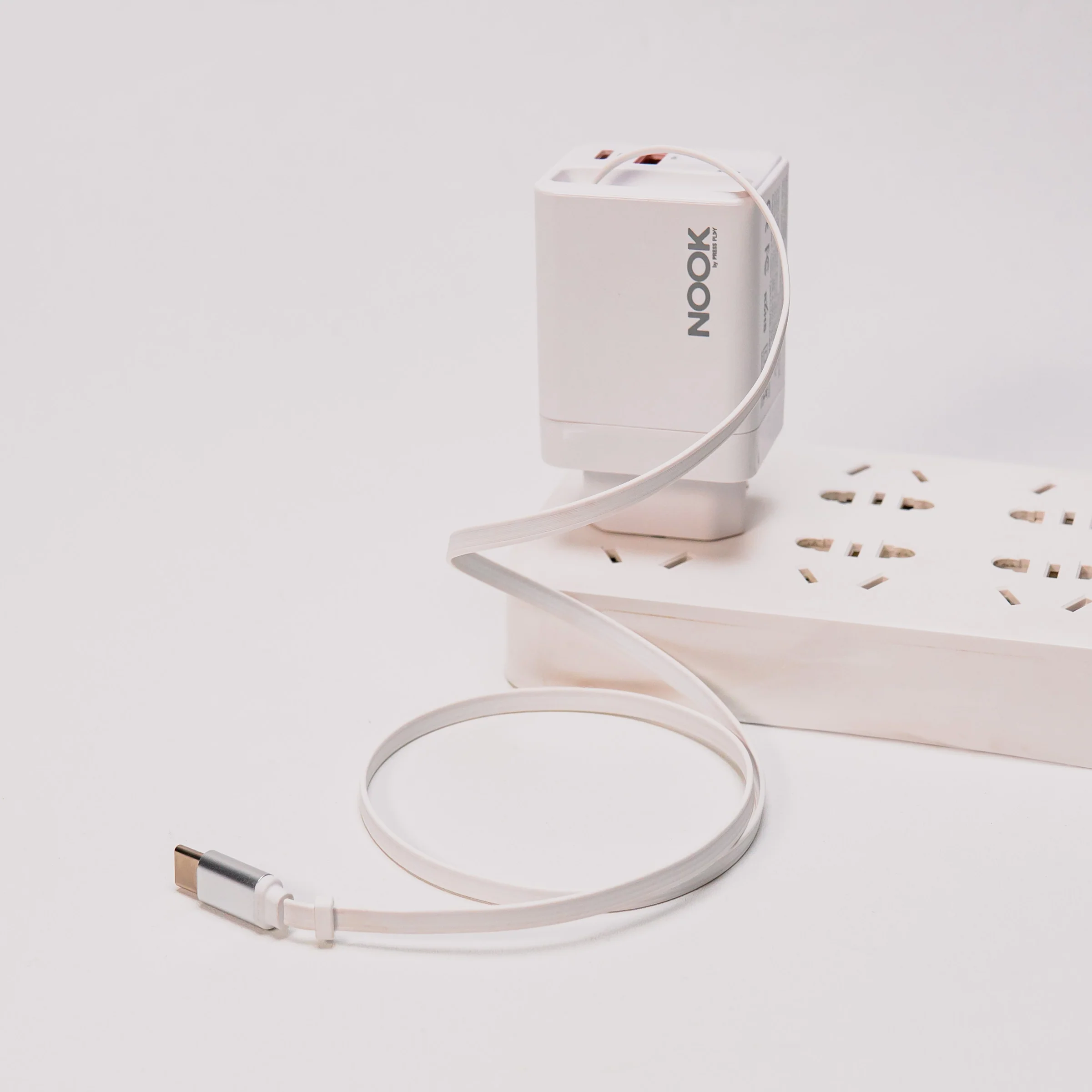 NOOK C1 65W GaN Retractable Charger - Image 7