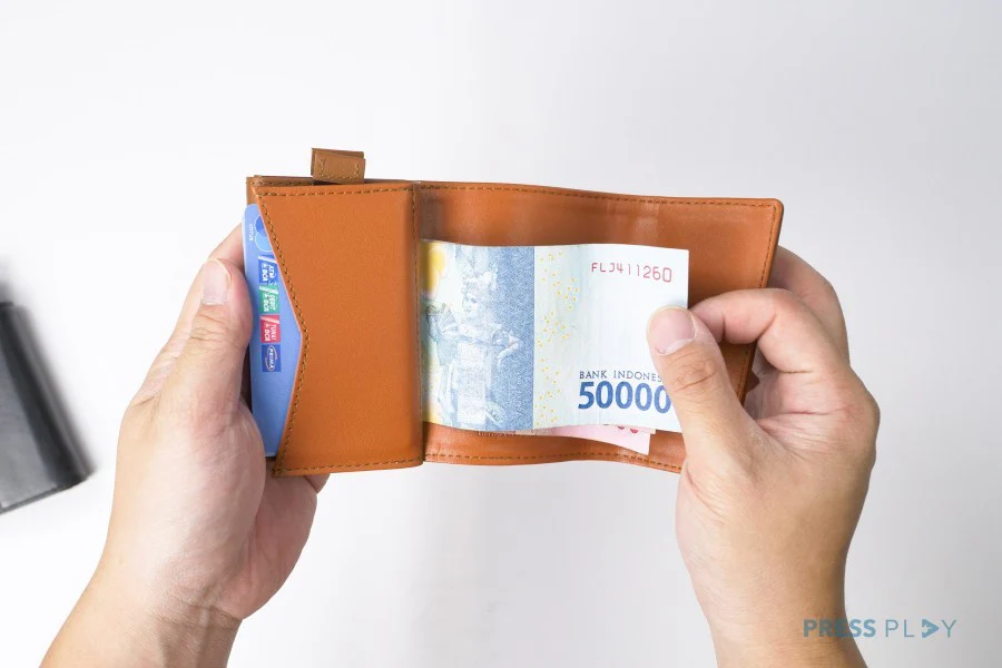 SNAPFOLD Trifold Leather RFID Wallet by Press Play - Image 3