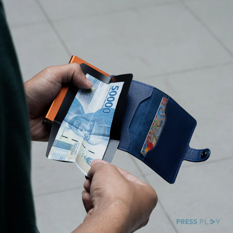 VITA Saffiano RFID Pop Up Card holder by Press Play - Image 9